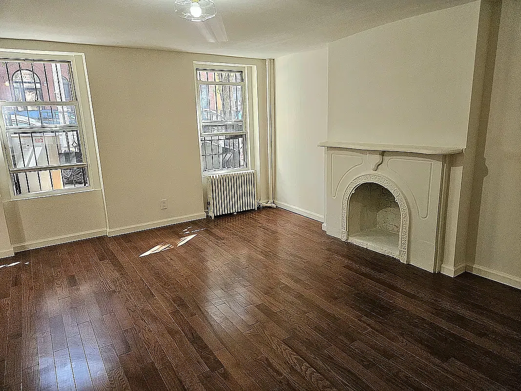 77 Huron Street — Photo 1