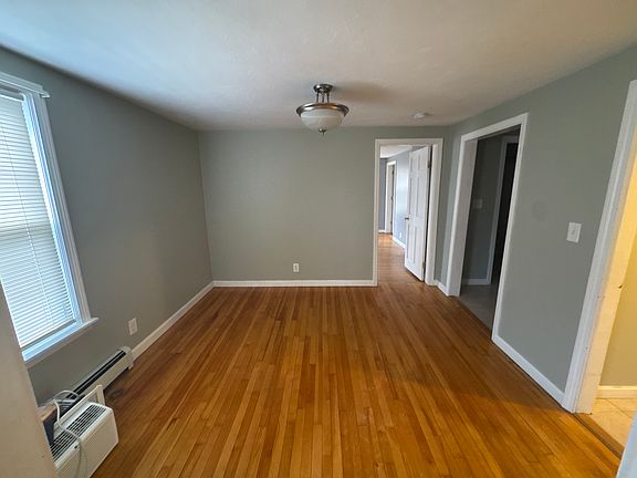 2nd image of 249 Oxford St N #1
