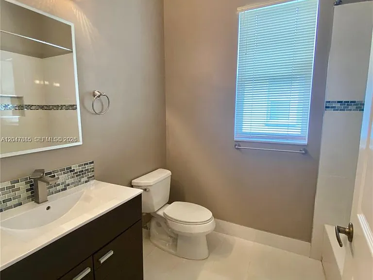 628 SW 168th Ter — Photo 23