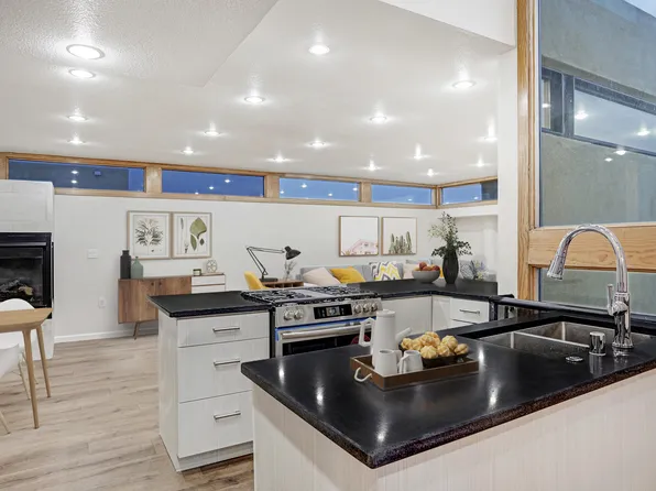 9315 Hilton Ave NE, Albuquerque, NM 87111