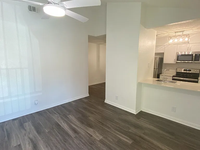 St. Edwards Place Apartments — Photo 10