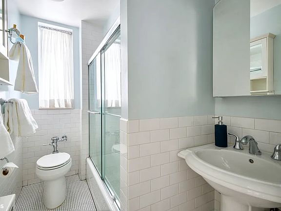 5th image of 444 E 52nd St APT 2B