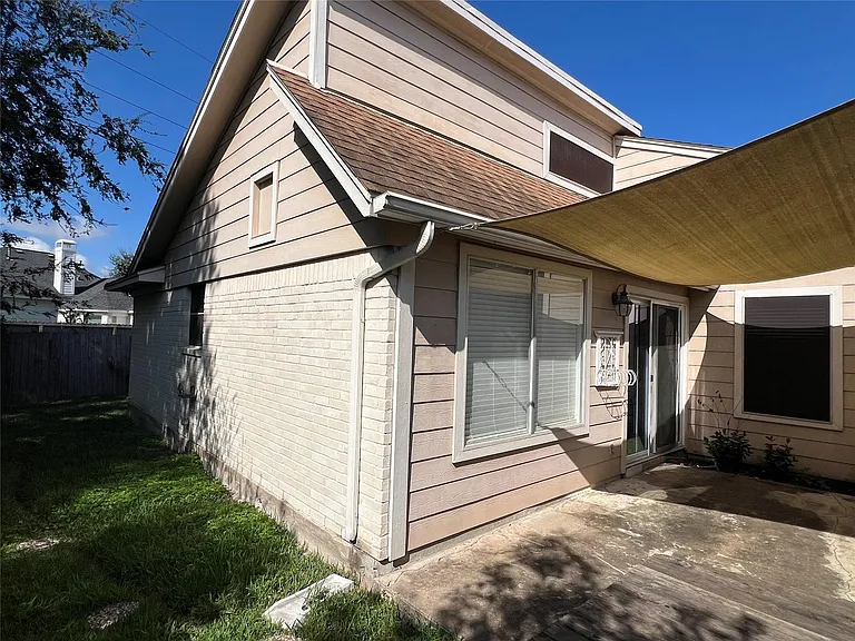 1819 Hanbury Ct — Photo 2