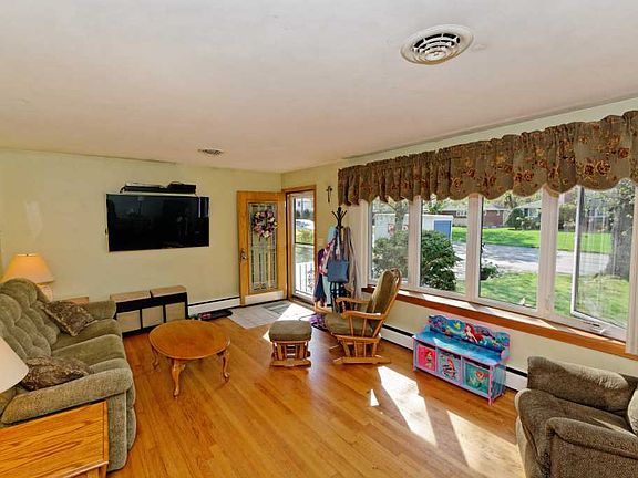5th image of 14 James Dr