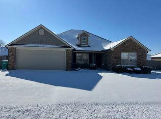 541 Spur Ln, Centerton, AR 72719