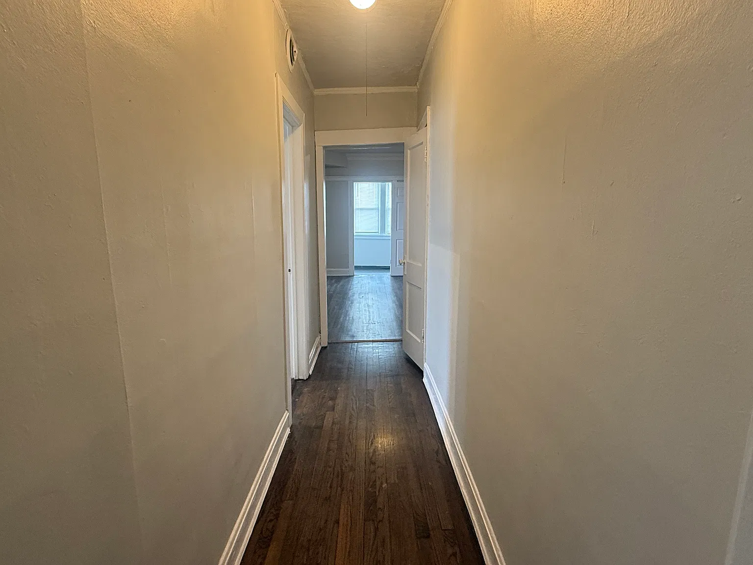 2 bed, 1100 sqft, $1,400 — Photo 3