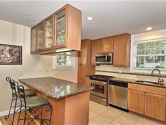 4th image of 3831 Denfeld Ave