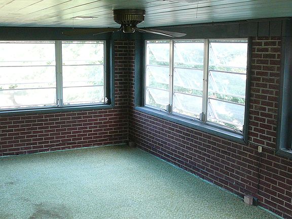 Enclosed seasonal patio