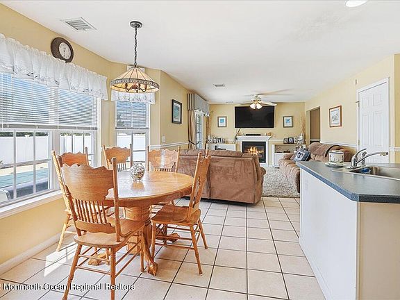 5th image of 4 Frankies Ln