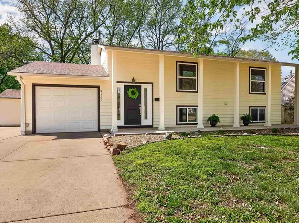 3107 SW Mulvane St, Topeka, KS 66611