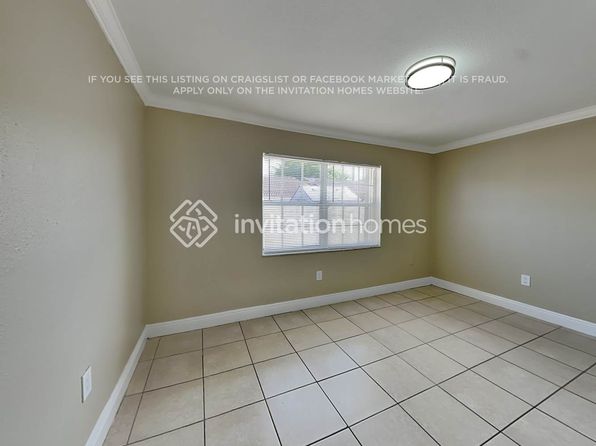 1747 SW 136th Pl