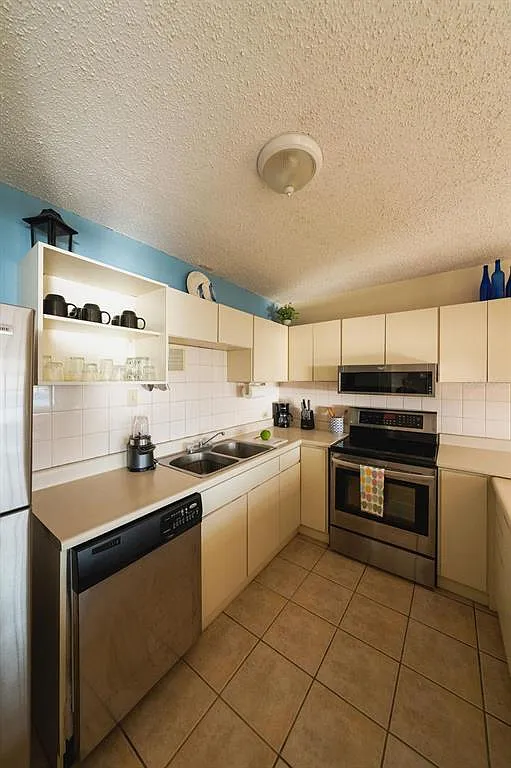 2 bed, 2.0 bath, 750 sqft, $2,500 — Photo 3