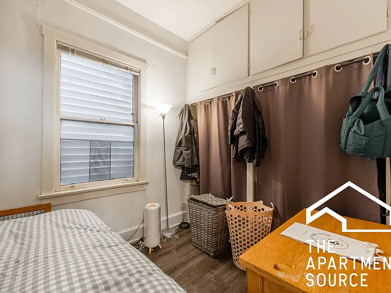 1245 W Barry Ave #1A — Photo 12