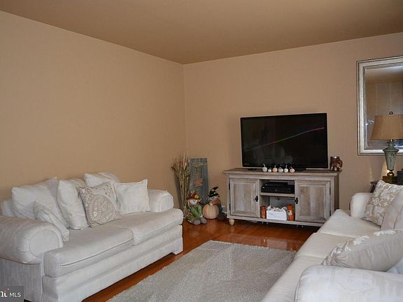 5th image of 39820 Lady Baltimore Ave