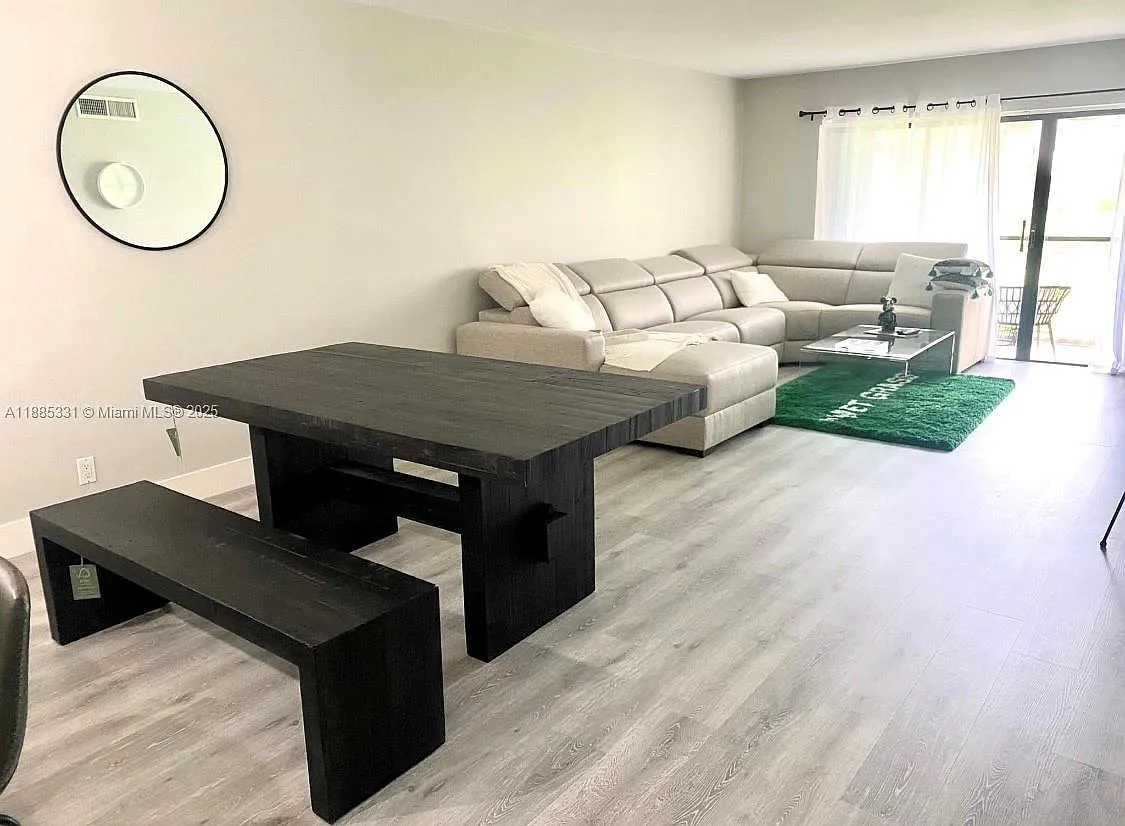 2 bed, 1256 sqft, $2,900 — Photo 3