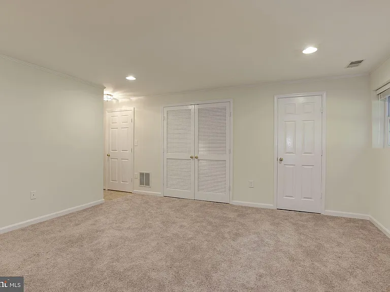 21588 Bankbarn Ter — Photo 17