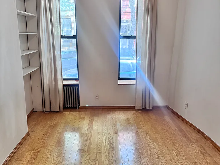 129 Guernsey St #1R — Photo 8