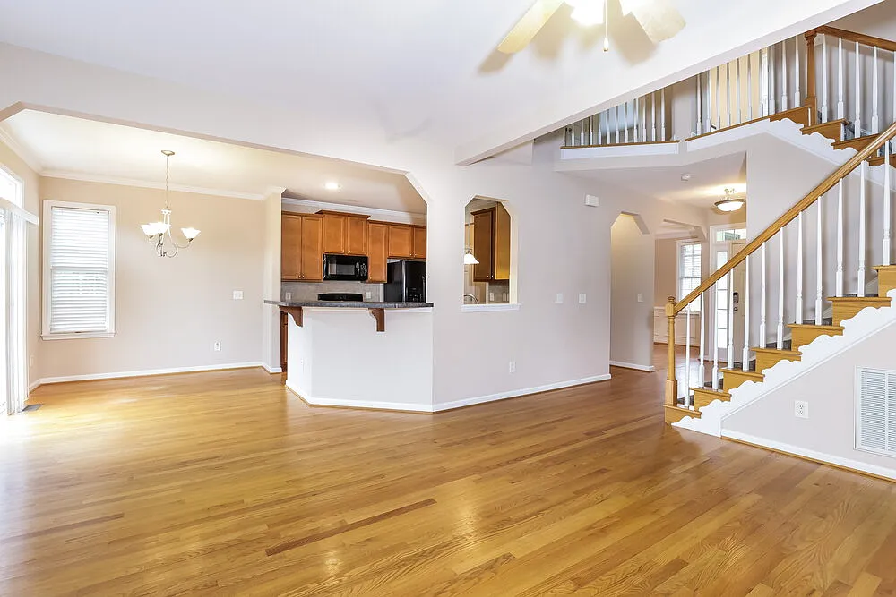 4 bed, 2.5 bath, 2250 sqft, $2,880 — Photo 4