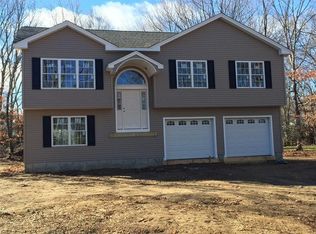41 Golden View Dr, Johnston, RI 02919