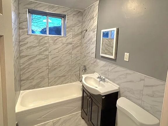 2nd image of 112 Lincoln Ave #11