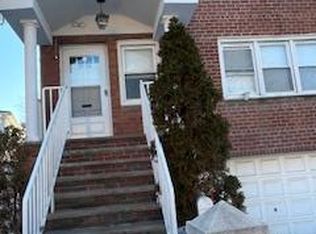 9024 Spritz Rd, Jamaica, NY 11417