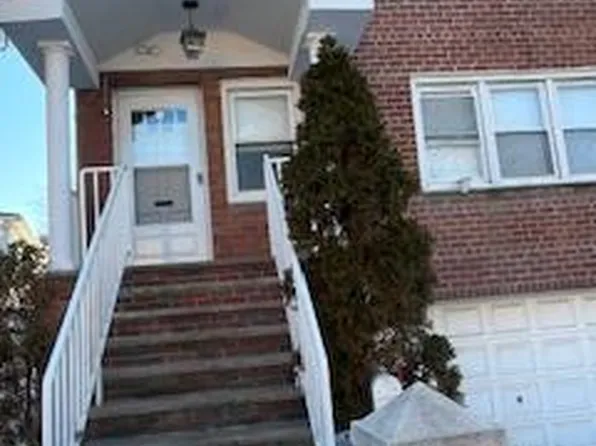 9024 Spritz Rd, Jamaica, NY 11417