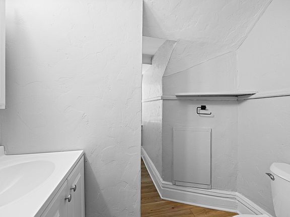 4th image of 4055 Warwick Blvd #3