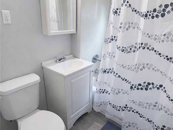 5th image of 892 Paxton Rd