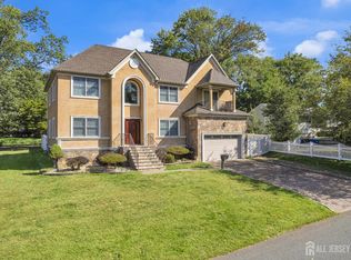 114 Holly Rd, Iselin, NJ 08830