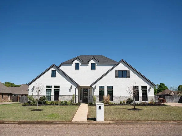 209 Devonshire St, Mount Pleasant, TX 75455