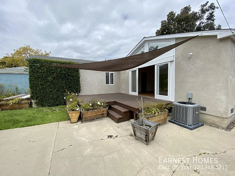 2577 S Bundy Dr — Photo 22