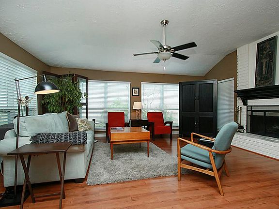 4th image of 16131 Queensdale Dr