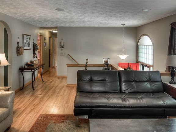 4th image of 13424 Montclair Dr