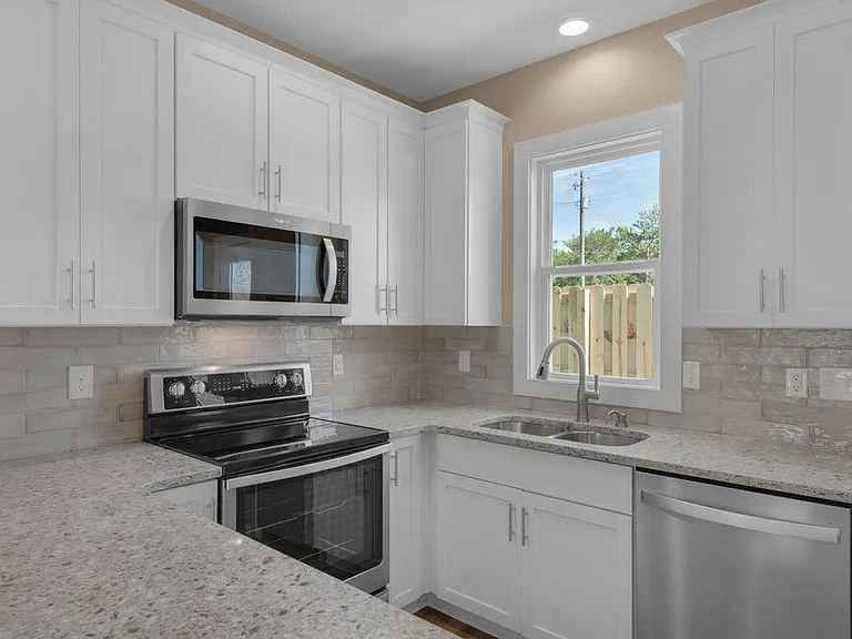 431 Adams Ave — Photo 10