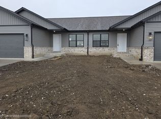 120 Crimson Ct #B, Highland, IL 62249