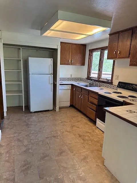 3 bed, 1001 sqft, $1,595 — Photo 3