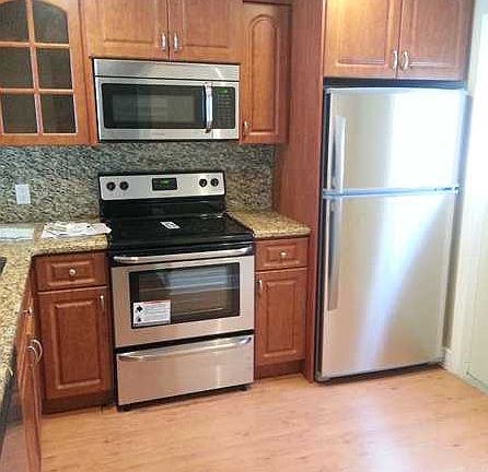 4th image of 3745 NE 171st St APT 30