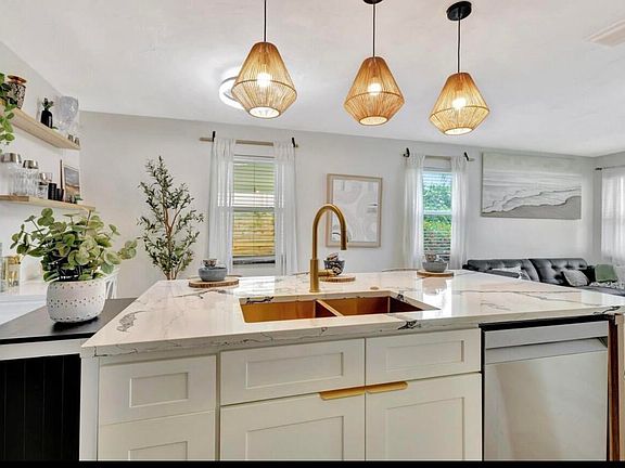 3rd image of 115 W 31st Court