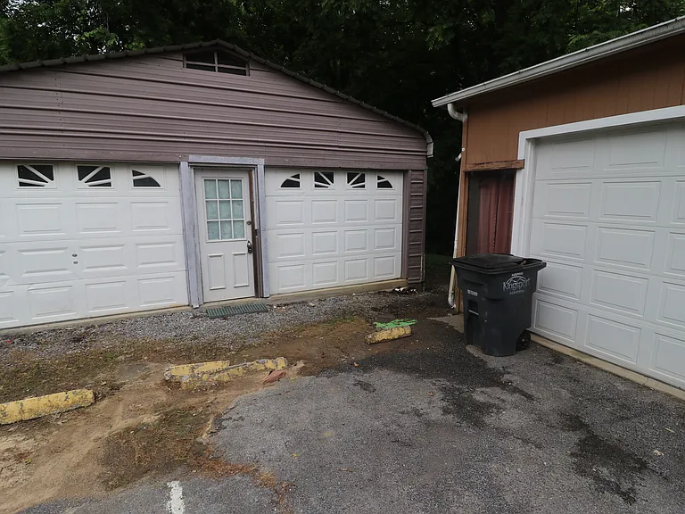1672 Houston Ave — Photo 18