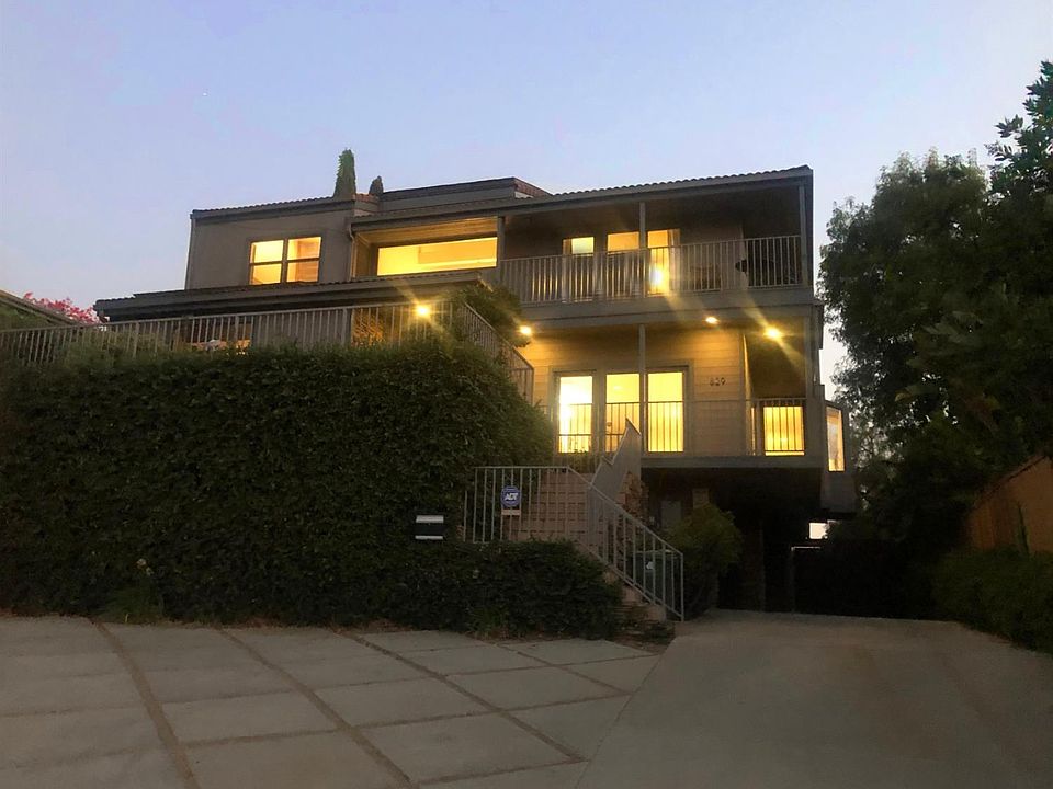 1st image of 829 Moon Ave