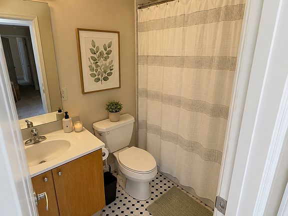 4th image of 803 E 6th St APT 107