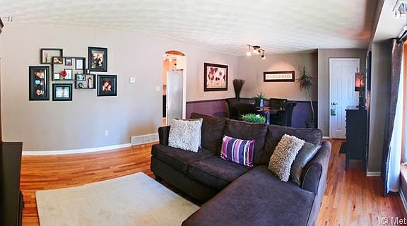 4th image of 3121 E Weaver Ave