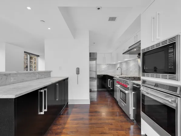 300 East 79th Street image 3 of 5