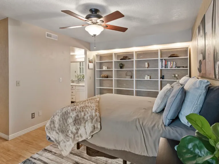 1498 E Foxboro Dr S #1 — Photo 11