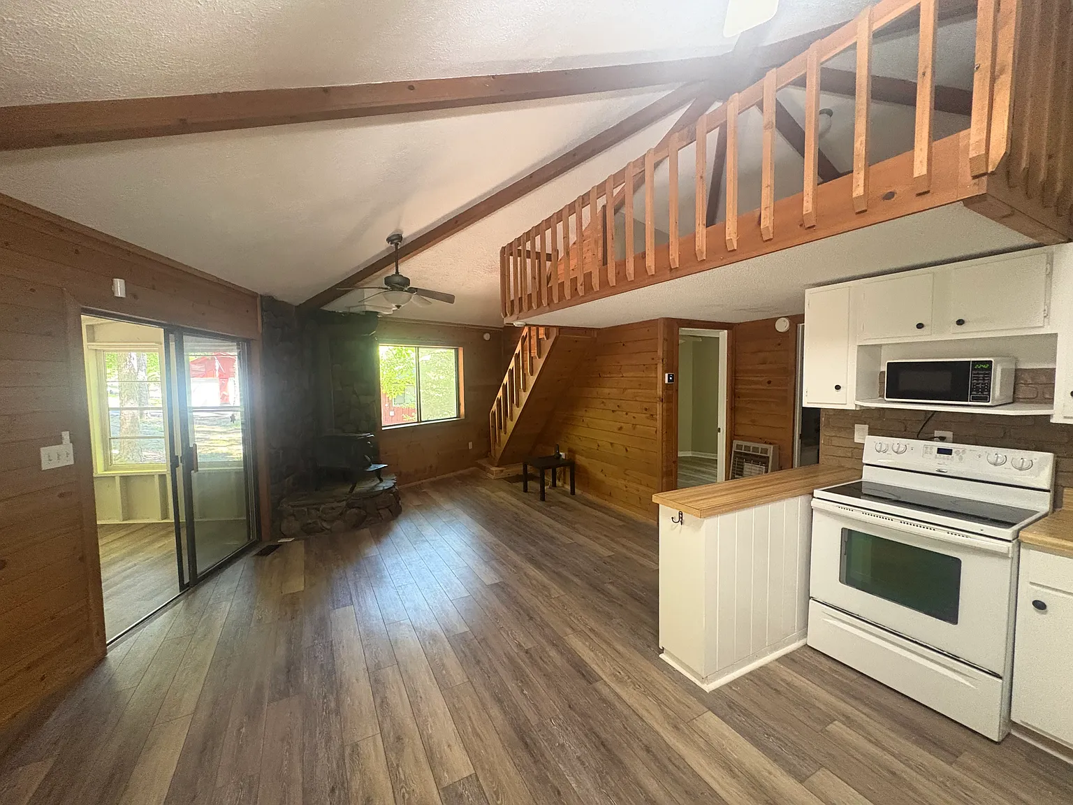 2 bed, 1044 sqft, $2,300 — Photo 2