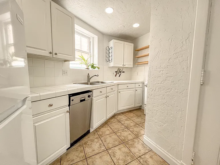 1137 N Sherman St #22 — Photo 9
