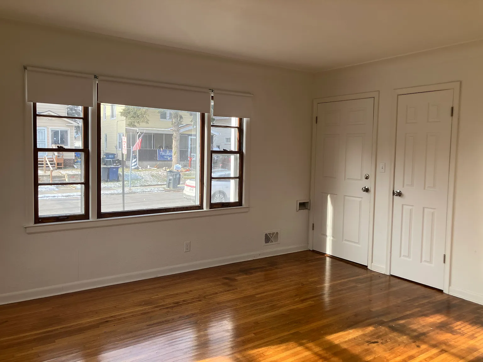 2 bed, 966 sqft, $1,000 — Photo 2