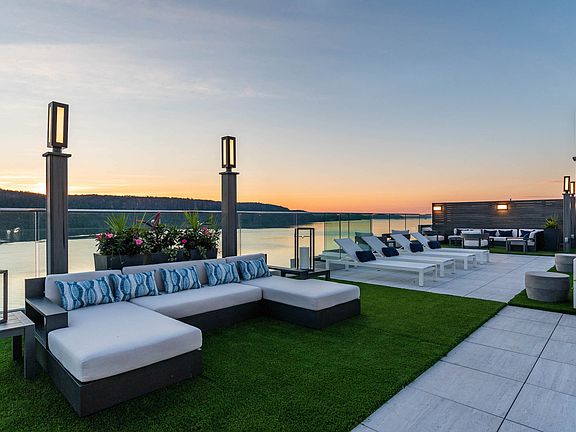 Stratus Roof Deck at sunset
