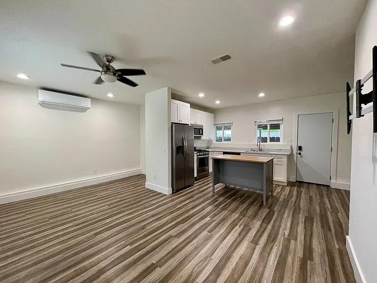 9556 1/2 Cecilwood Dr — Photo 12