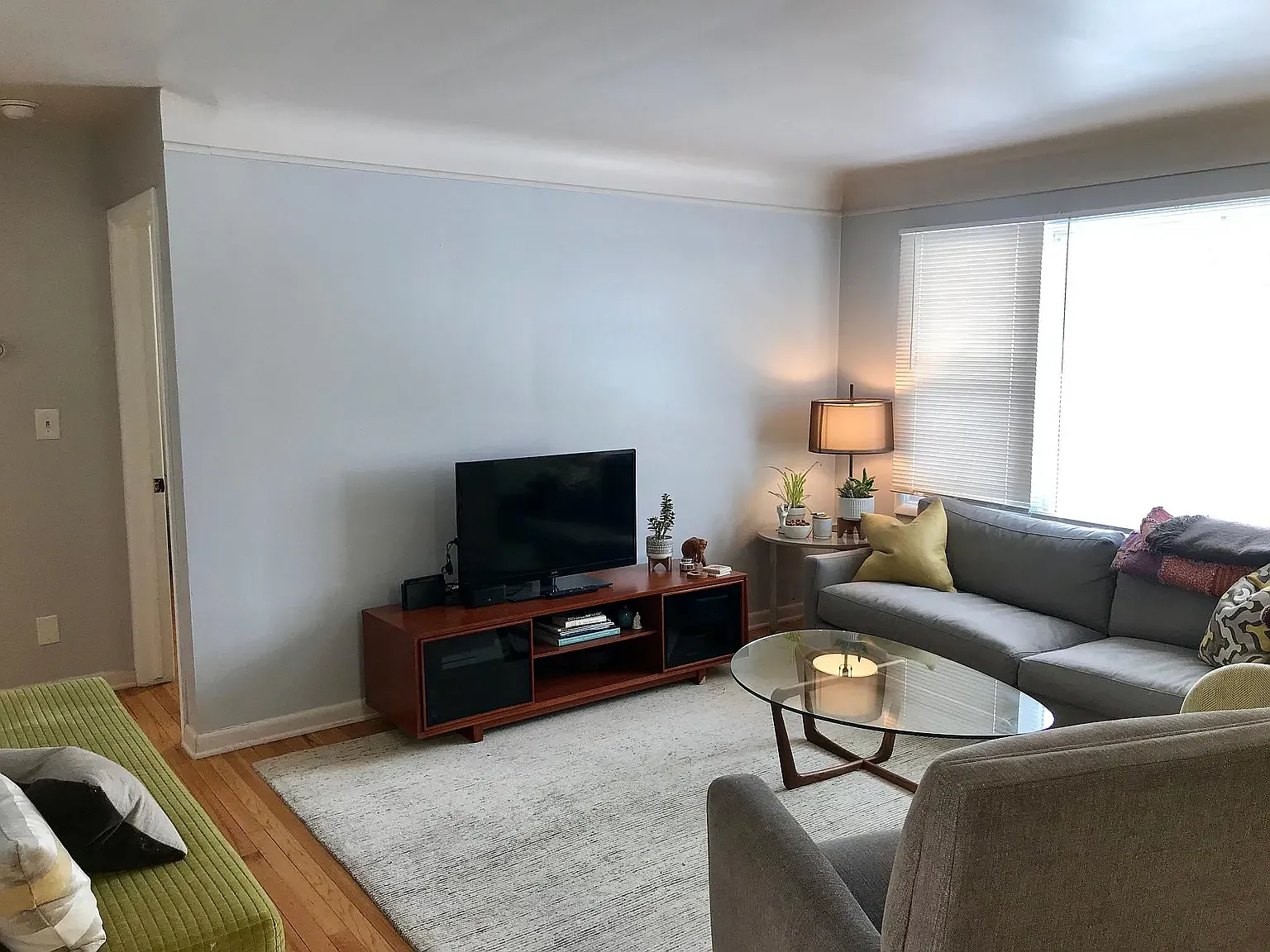 3 bed, 1600 sqft, $950 — Photo 2